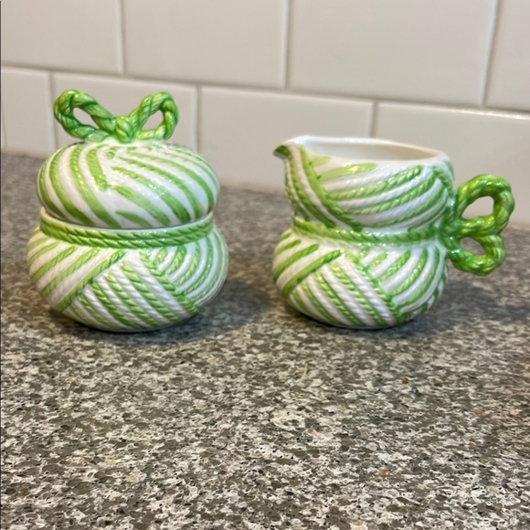 Vintage Taste setter by Sigma Green and White Ceramic Cream and Sugar Set - Picture 1 of 7